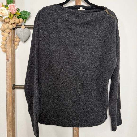 Hem and Thread Long Sleeve Gray Sweater Size Medium - Picture 2 of 10